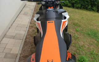 KTM Adventure 790 R mit hoher Sitzbank