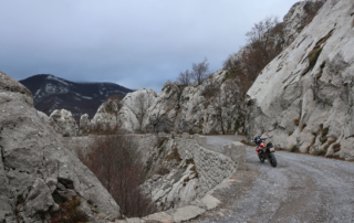 Adventurebiketour Jentlflow am TET Kroatien, Spektakuläre Passage durch den nördlichen Velibit