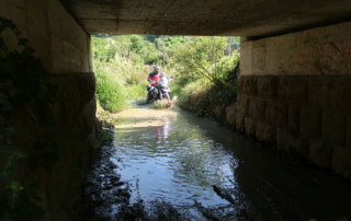 Jentlflow Adventurebike Tour Slowenien, Eisenbahnunterführung bevor es zur Sache geht