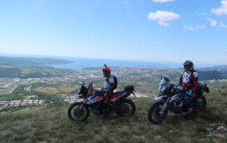 Jentlflow Adventurebike Tour Slowenien, Meerblick hoch über Triest