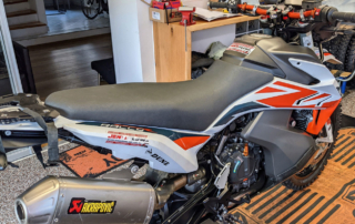 KTM Adventure 890 KTM Adventure 890 Sprtsitzbank by motoseats.de