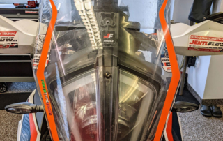 KTM Adventure 890 Prototype Team Windshield ca 8cm niedriger als Rade Garage