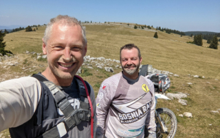 Jentlflow bei der Bosnia Rally 2022 unterwegs im Staub mit Fritz Brandt