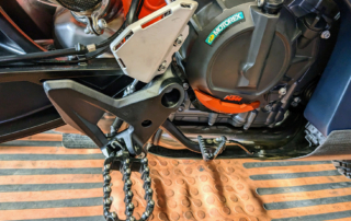 KTM 890 Adventure R 2023 Breite Fußrasten, Bremspedal Setup