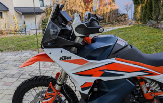 Stabile, rahmenfeste Verkleidung im Rallystyle KTM 890 Adventure R 2023