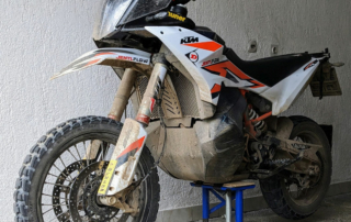 KTM Adventure 890R Dunlop Trailmax Raid Onroad Test