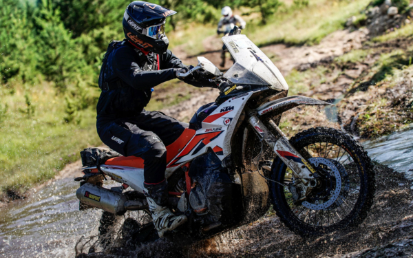 KTM 890 Adventure R Bosnia Rally Wasserdurchfahrt